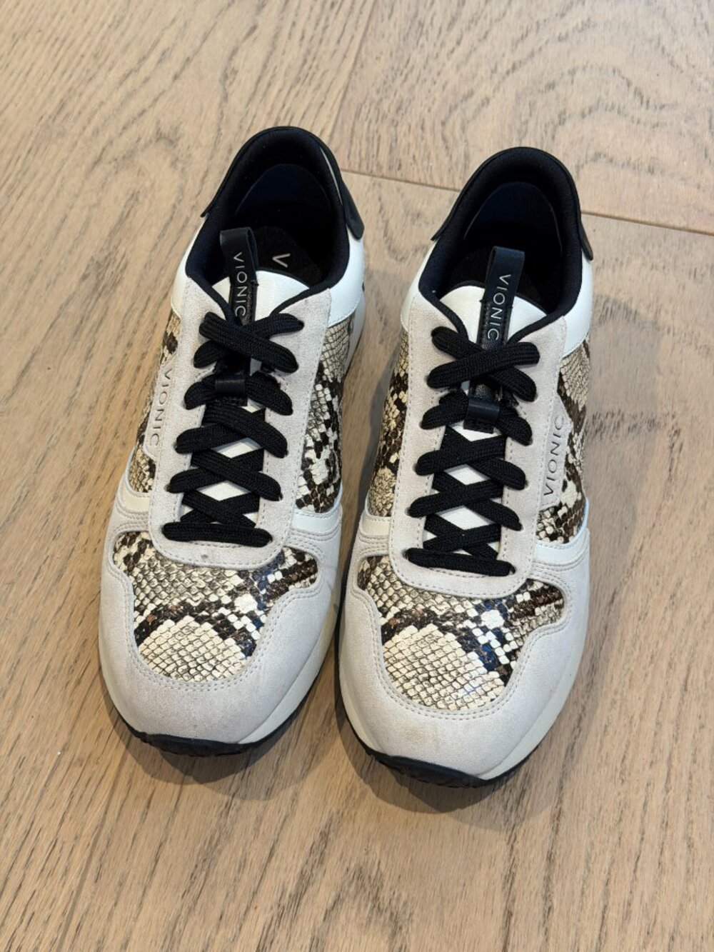 Vionic Sneaker - Picture 2 of 3